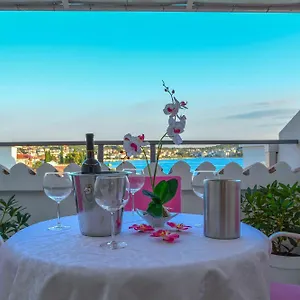 https://luxury-apartments-villa-tea.hotels-in-trogir.com